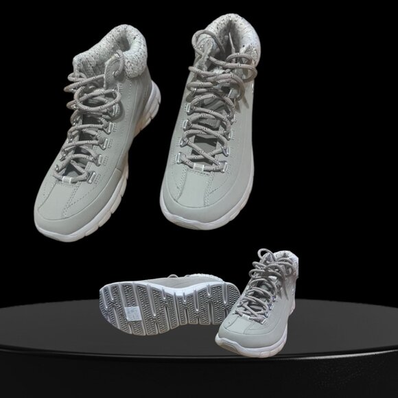 This is a pair of Skechers Women's Sport Synergy - Winter Nights boot. - Picture 1 of 3